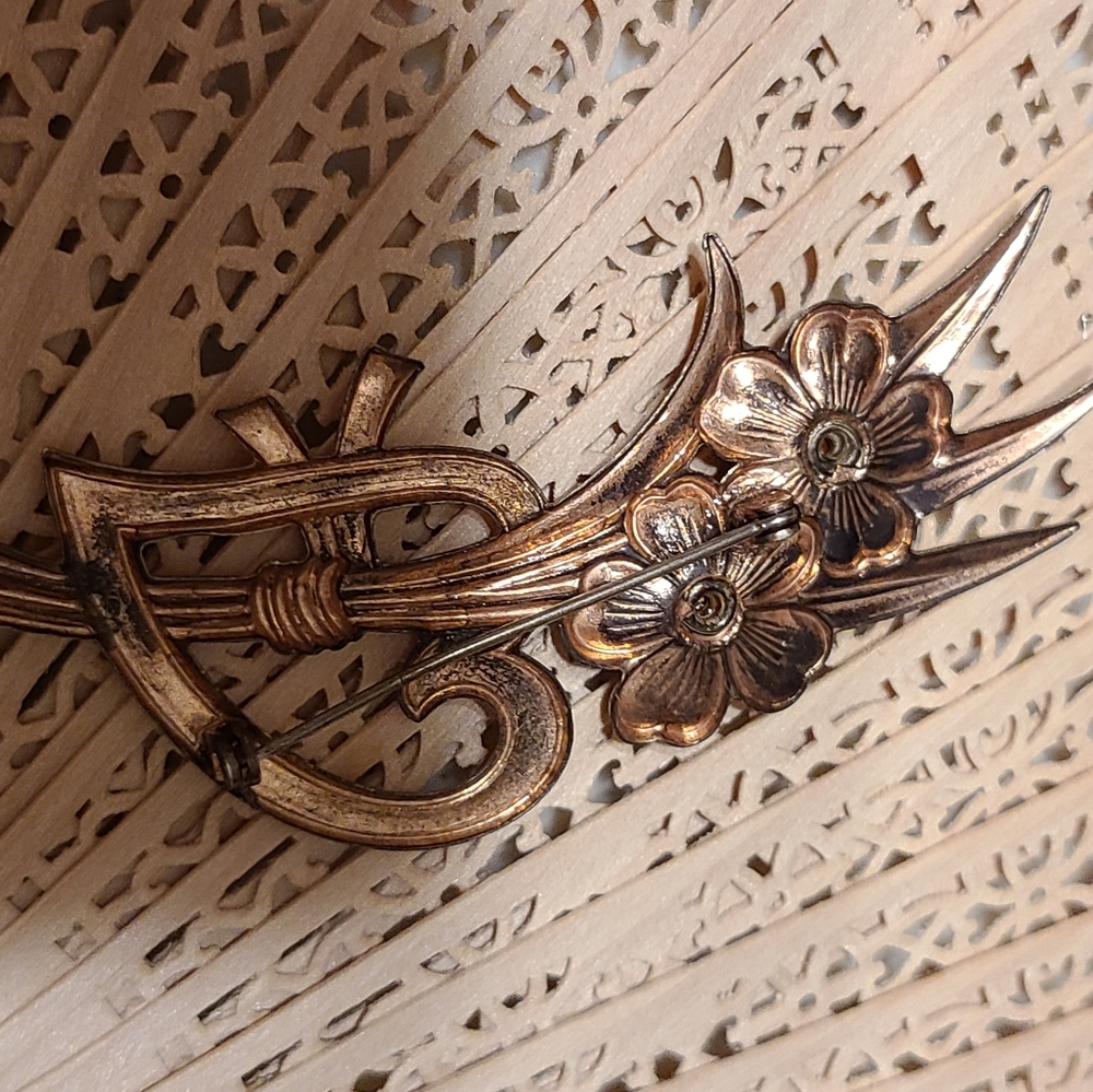 Unique Pin Brooch - Picture 13 of 16